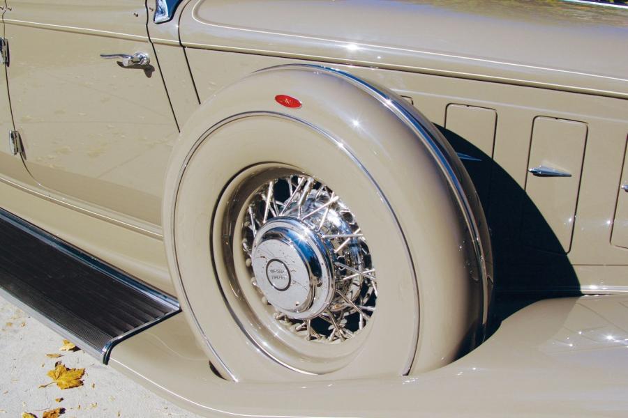  Chrysler CL Imperial Dual Cowl Phaeton by LeBaron 1933 года  (фото 7 из 12)